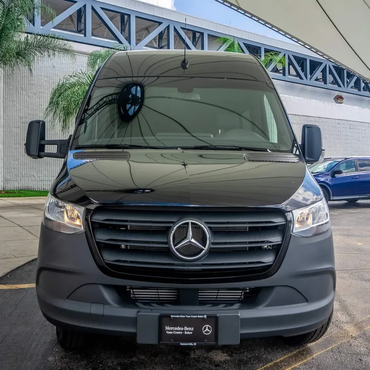 a shuttle from Orlando airport parked for its passengers